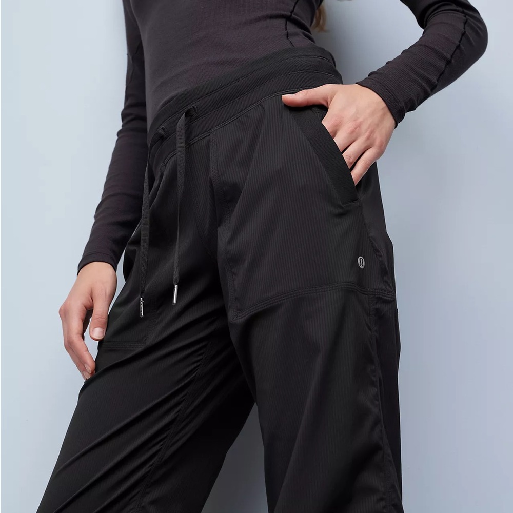 Lululeomn Dance Studio Mid-Rise Pant
Regular 8